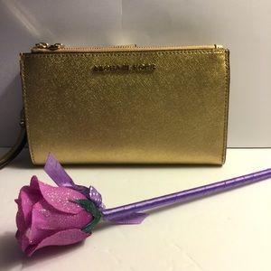 Michael Kors Wistlet Wallet - Gold